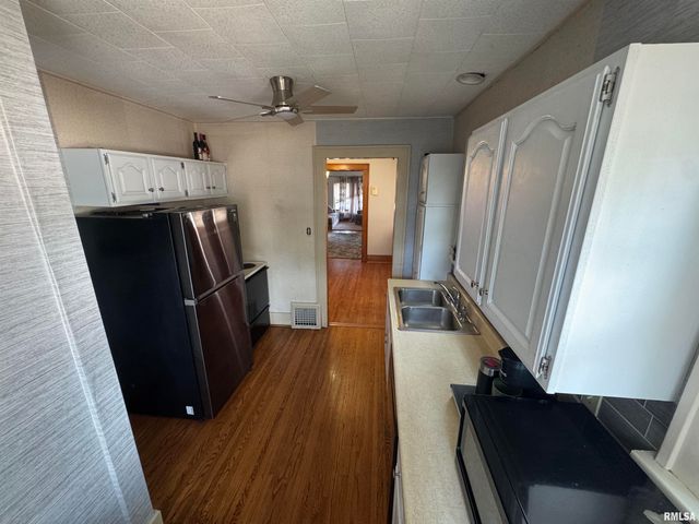 1928 W AYRES Avenue, West Peoria, IL 61604