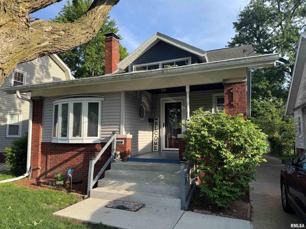 1928 W AYRES Avenue, West Peoria, IL 61604