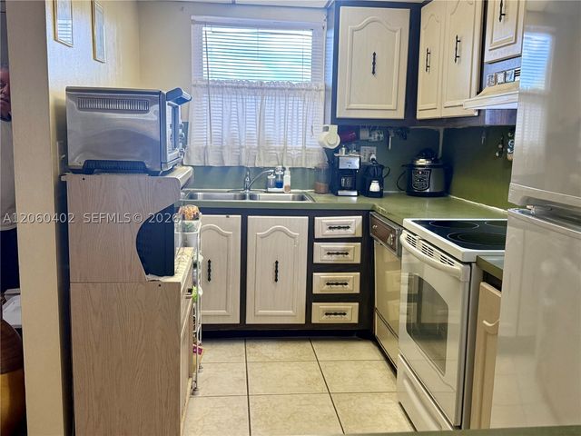 30 NW 87th Ave C219, Miami, FL 33172