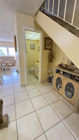 30 NW 87th Ave C219, Miami, FL 33172