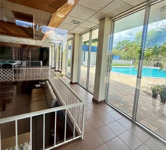 30 NW 87th Ave C219, Miami, FL 33172