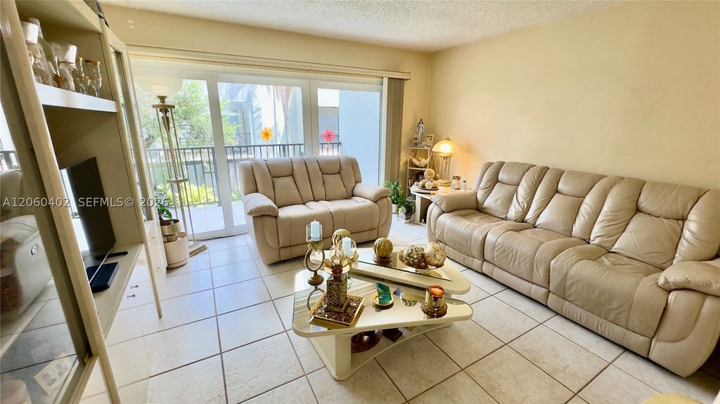 30 NW 87th Ave C219, Miami, FL 33172