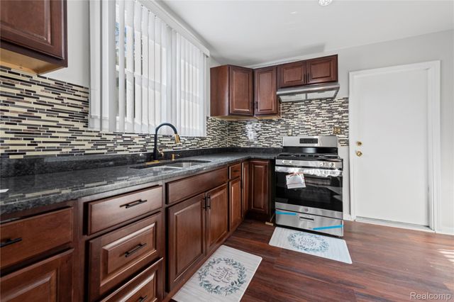 8419 Paige Avenue, Warren, MI 48089