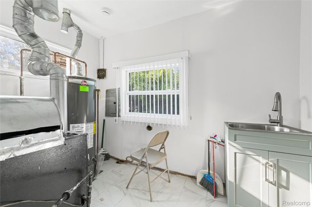 8419 Paige Avenue, Warren, MI 48089