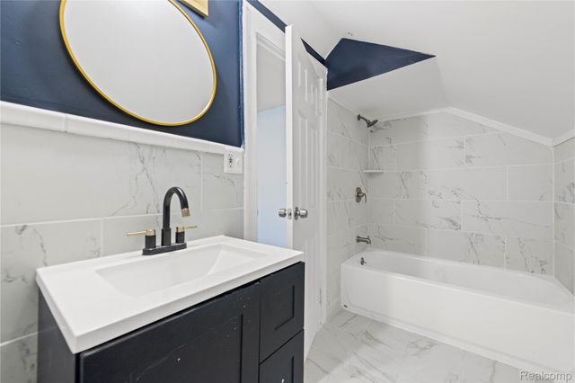 8419 Paige Avenue, Warren, MI 48089