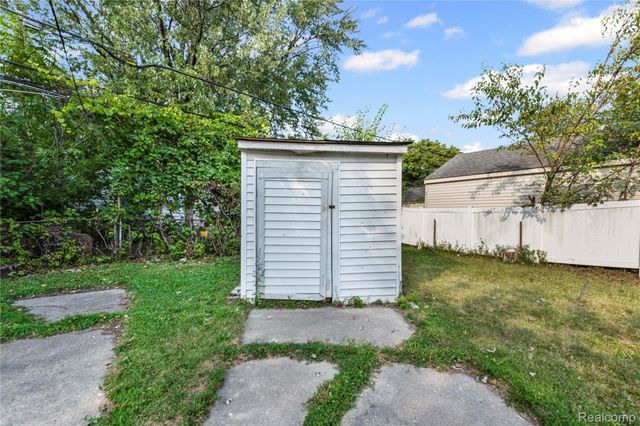 8419 Paige Avenue, Warren, MI 48089