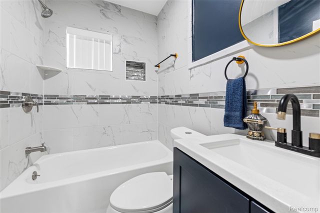 8419 Paige Avenue, Warren, MI 48089