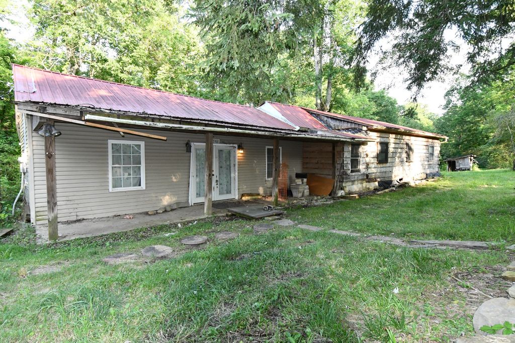 398 Elmore Town Rd, Baxter, TN 38544