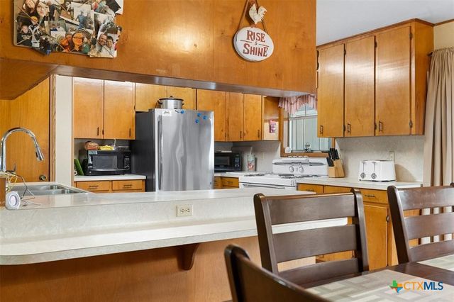 4025 County Road 284, Harwood, TX 78632