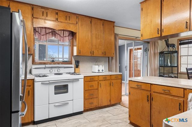 4025 County Road 284, Harwood, TX 78632