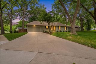 6018 W 78th Terrace, Prairie Village, KS 66208