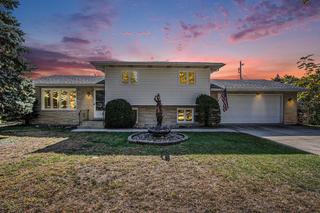 1803 W 95th Court, Crown Point, IN 46307