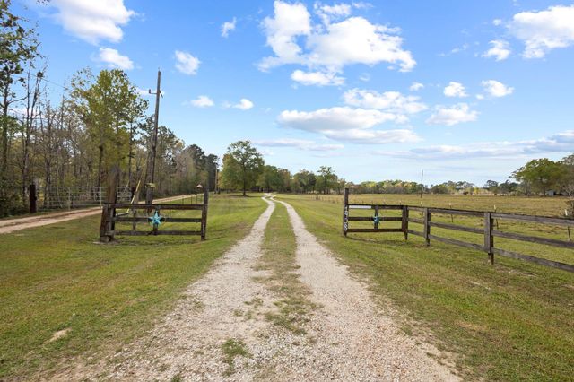 1938 County Road 1520, Warren, TX 77664