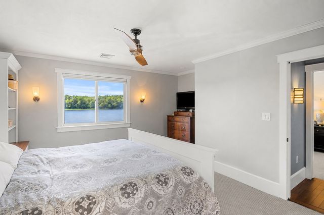 425 Main St, Amesbury, MA 01913