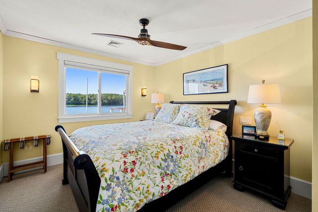 425 Main St, Amesbury, MA 01913