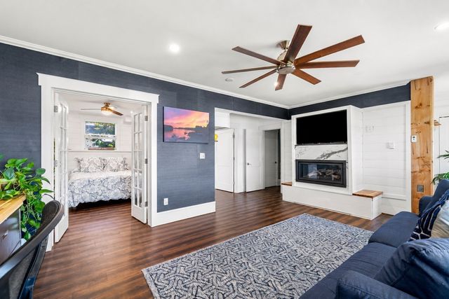 425 Main St, Amesbury, MA 01913