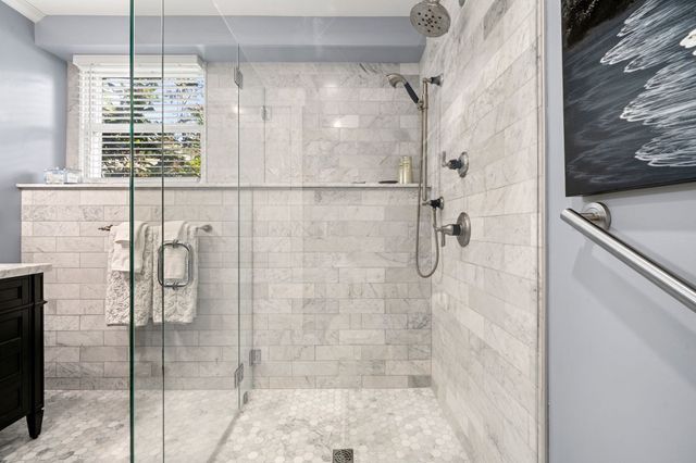 425 Main St, Amesbury, MA 01913