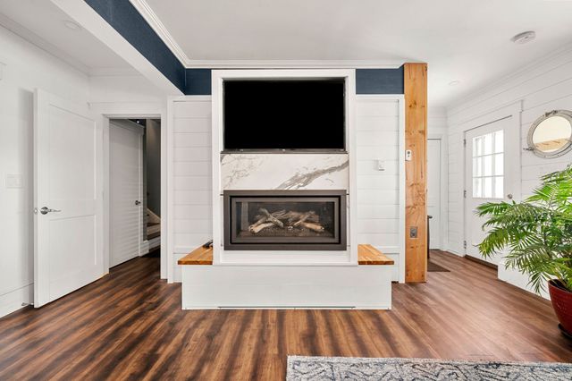 425 Main St, Amesbury, MA 01913