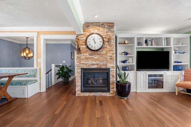 425 Main St, Amesbury, MA 01913