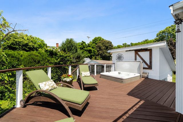 425 Main St, Amesbury, MA 01913