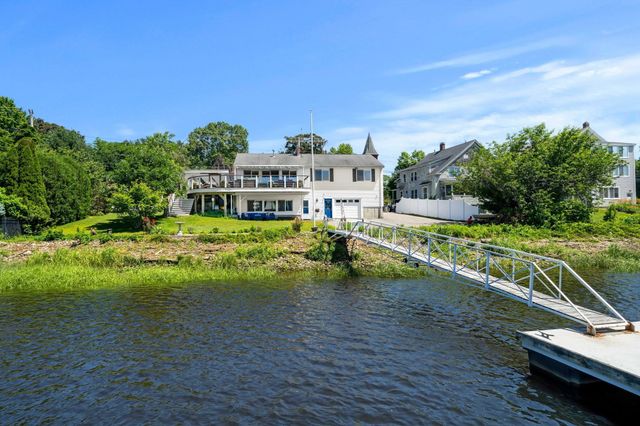 425 Main St, Amesbury, MA 01913