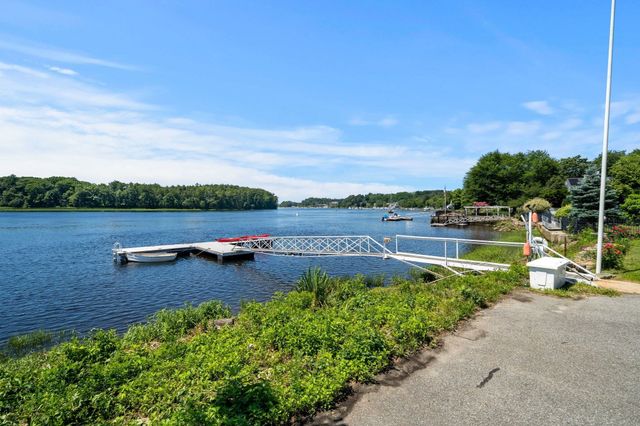 425 Main St, Amesbury, MA 01913