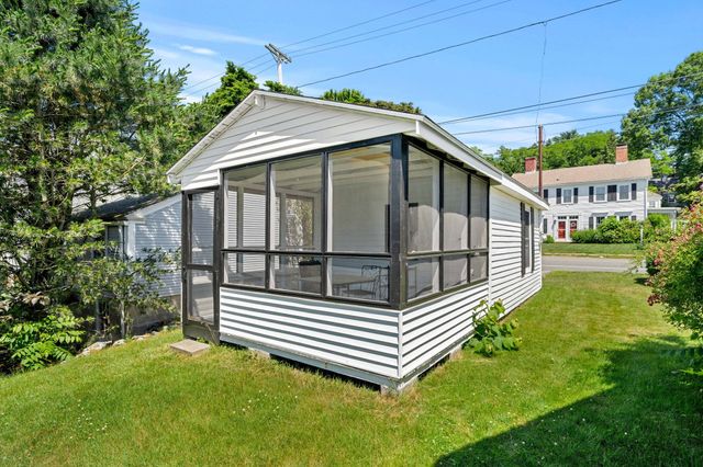 425 Main St, Amesbury, MA 01913
