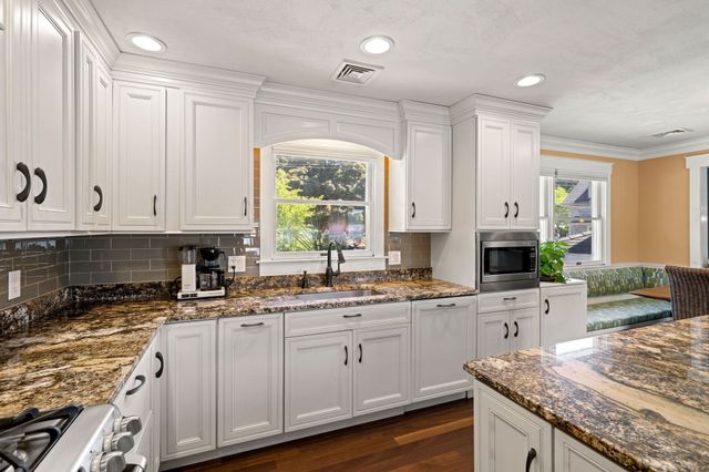 425 Main St, Amesbury, MA 01913