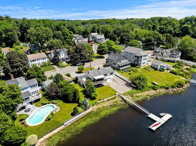 425 Main St, Amesbury, MA 01913