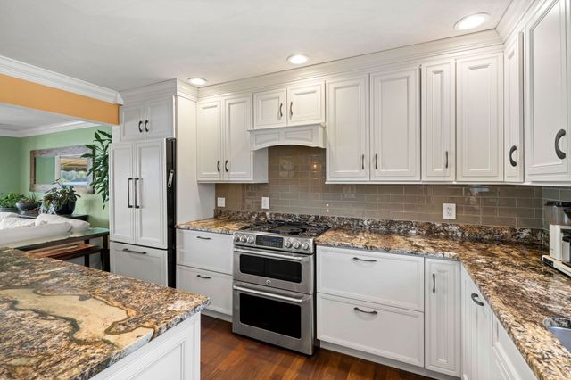 425 Main St, Amesbury, MA 01913