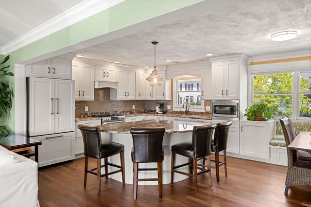 425 Main St, Amesbury, MA 01913