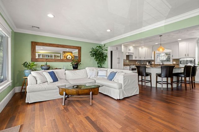 425 Main St, Amesbury, MA 01913