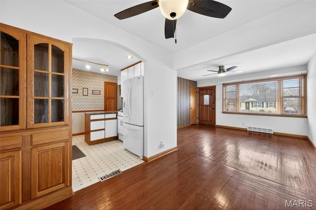 10845 Vargas Drive, St Louis, MO 63123