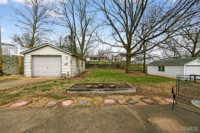 10845 Vargas Drive, St Louis, MO 63123