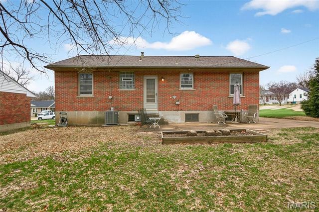 10845 Vargas Drive, St Louis, MO 63123