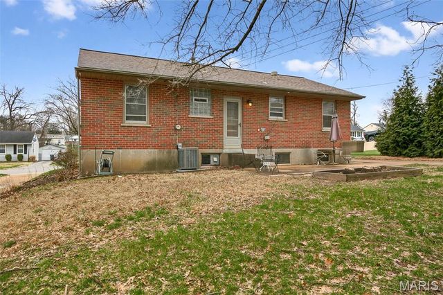 10845 Vargas Drive, St Louis, MO 63123