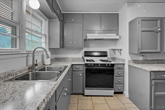 7104 E 8th Street, Tulsa, OK 74112