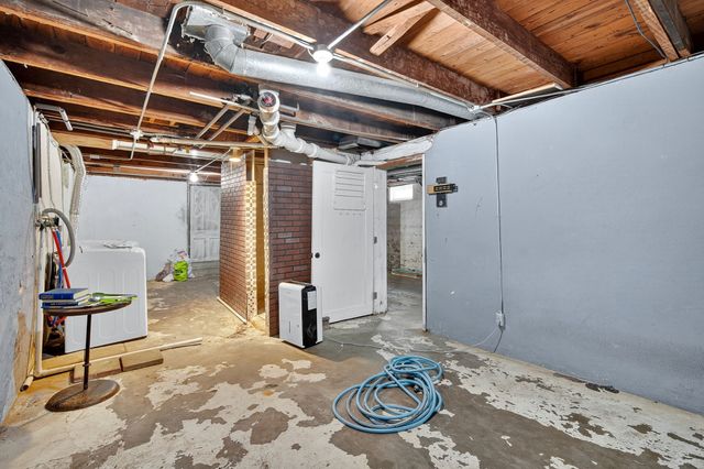 2523 Prospect Road, Des Moines, IA 50310