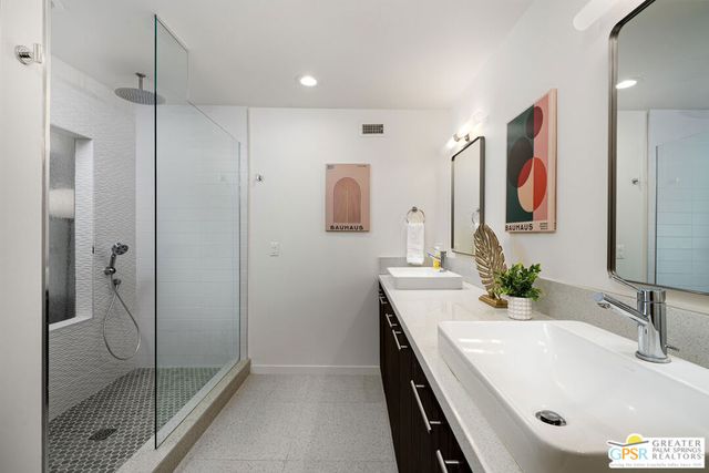 588 E San Lorenzo Road 206, Palm Springs, CA 92264