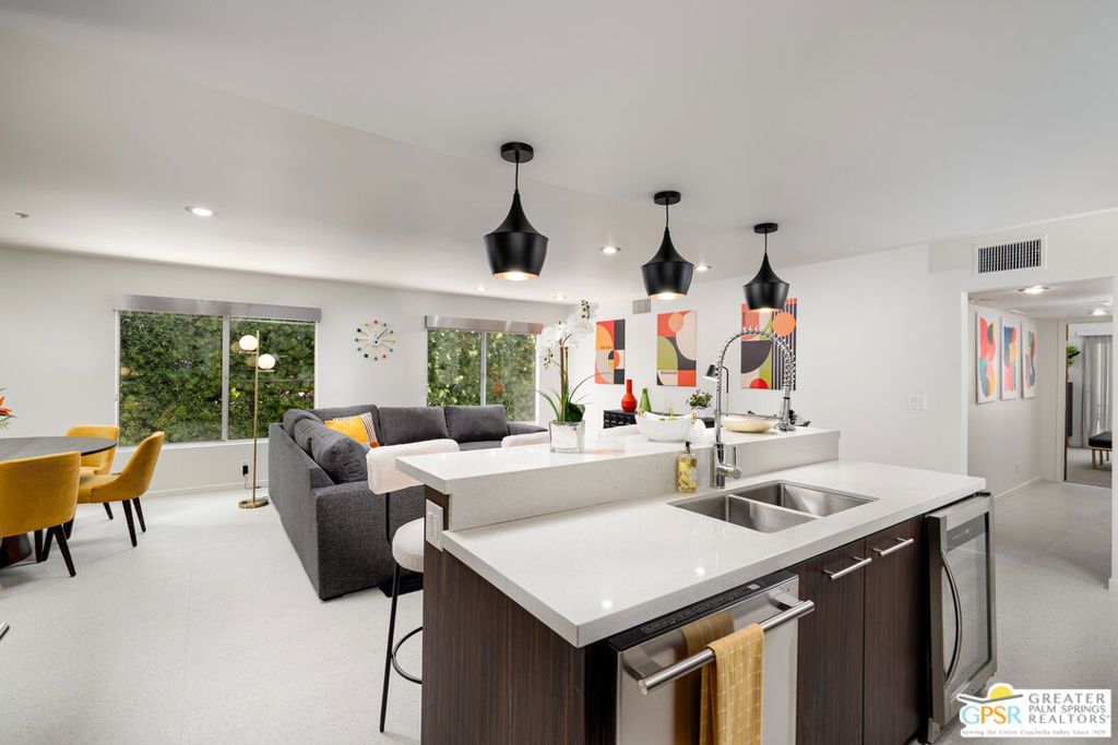 588 E San Lorenzo Road 206, Palm Springs, CA 92264