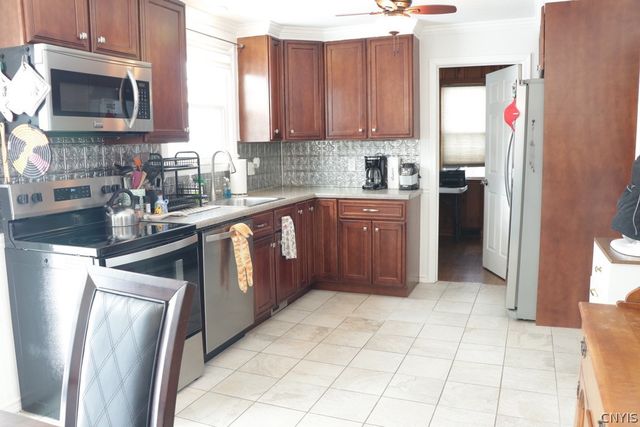 203 Crestwood Drive, Salina, NY 13212