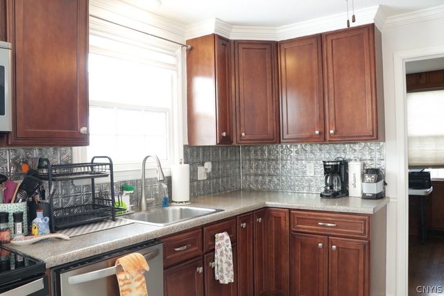 203 Crestwood Drive, Salina, NY 13212