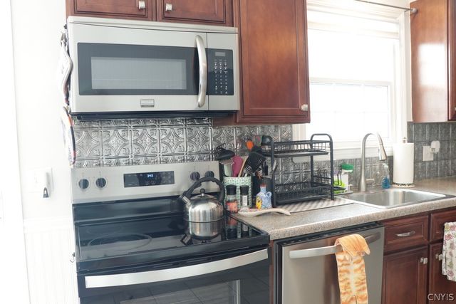 203 Crestwood Drive, Salina, NY 13212