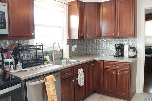 203 Crestwood Drive, Salina, NY 13212