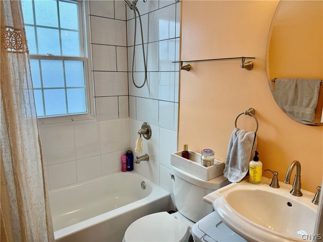 203 Crestwood Drive, Salina, NY 13212