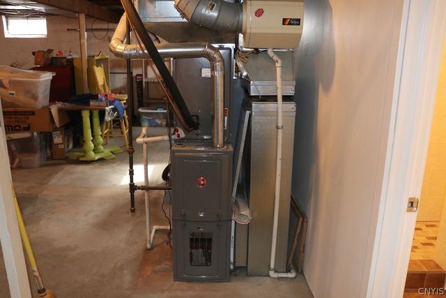 203 Crestwood Drive, Salina, NY 13212