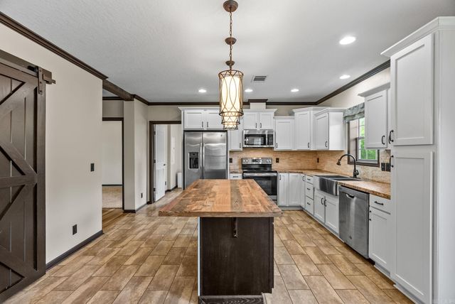 1225 Stony Point Road, Houston, AR 72070