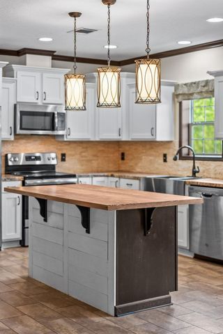 1225 Stony Point Road, Houston, AR 72070