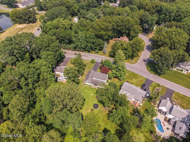 3 Cindy Lane, Halfmoon, NY 12065