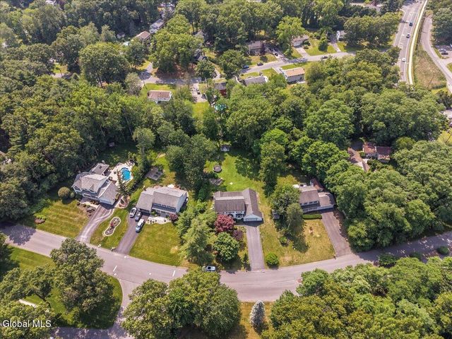 3 Cindy Lane, Halfmoon, NY 12065